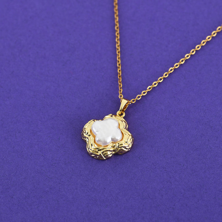 Mother of Pearl Clover Pendant Necklace