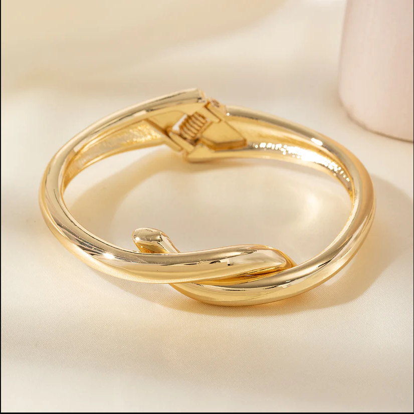 Minimalist Gold Knot Bracelet
